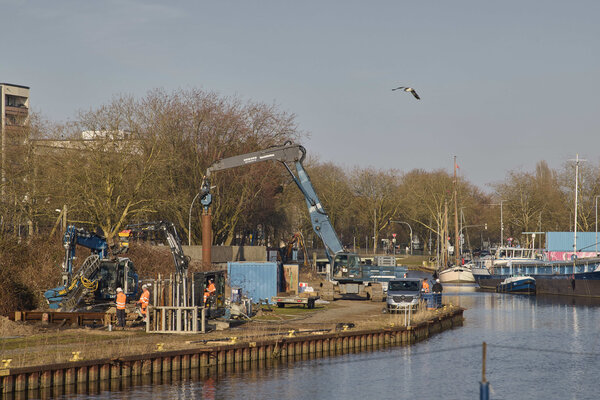 Bild vergr&ouml;&szlig;ern: Blick auf einen Teil des Nordufers am Elmshorner Hafen